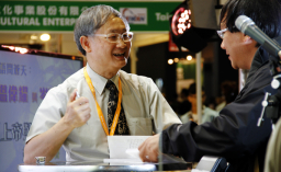 溫偉耀博士患血癌再遇苦難 梁燕城籲同心祝福