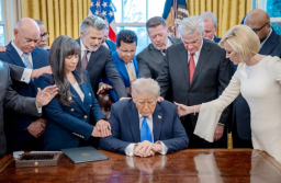 皮尤研究：白人福音派仍是特朗普最堅定支持羣體