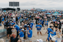 美國看見復興！7700人南加州海灘同步洗禮