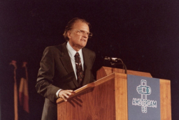 誰是(成了)下一個葛培理?