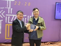 「清潔阿嬸」寫入聖經?梁柏堅廣東話意譯連結時代處境