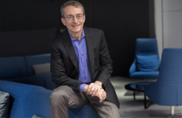 Gloo執行主席季辛格:人工智能儼成「最具影響力靈性顧問」卻「什麼都不信」