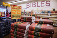 美英《圣经》销量均飙升 基督信仰