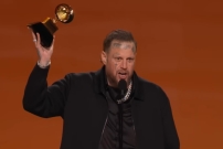 从监狱到格莱美:Jelly Roll 在格莱美舞台传扬信仰与盼望