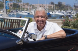 汽车蜡品牌总裁83岁热情不减 动员Z世代