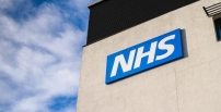 質疑科學依據 英格蘭NHS暫停青少年跨性別荷爾蒙