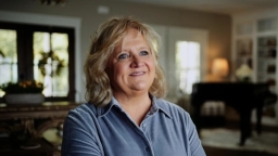 《他稱我為女兒》紀錄片 喜劇演員幽默背後的眼淚：走出父親傷害歷程