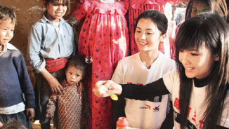 World Vision Hong Kong Celebrities Visit Impoverished Children in Nepal