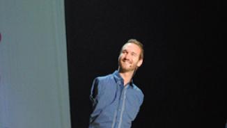 Limbless Nick Vujicic Blesses 40,000 Taiwanese on “Never Give Up” Tour