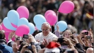 Pope's First Easter Message Calls for “Peace in the World”