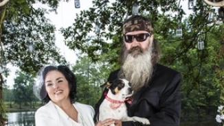 Duck Dynasty Season 4 Premiere August 14: Phil Robertson and Kay Renew Wedding Vows (Video)