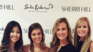 Duck Dynasty's Sadie Robertson and Family Pray for Miley Cyrus