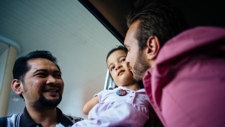 Limbless Evangelist Nick Vujicic Meets Limbless Malaysian Girl in 'Divine Appointment' 