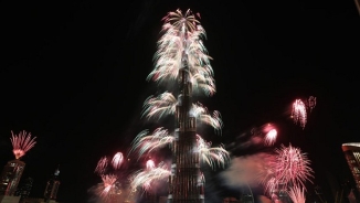 Dubai New Year Fireworks 2014 Video: Watch Burj Khalifa Largest Fireworks Show that Breaks World Record (YouTube)