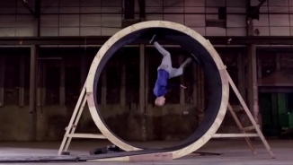 World's First Human Loop-the-Loop Ever by Damian Walters [Video]