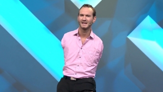 Nick Vujicic Tells Saddleback to Stand Strong in Faith, Then Run!