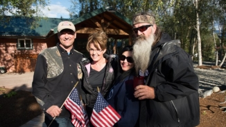 'Duck Dynasty’s Phil, Kay, Uncle Si Robertson Team Up with Sarah Palin for Samaritan’s Purse Operation: Heal Our Patriots