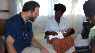 Christian Doctor Kent Brantly, Survivor of Ebola Virus, Donates Blood to Infected American Dr. Rick Sacra