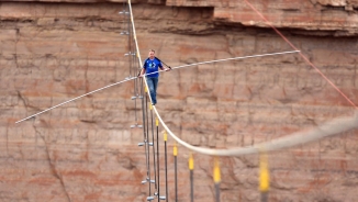 Christian Nik Wallenda's Untethered Chicago Tightrope Walk Set for Sunday, Nov. 2