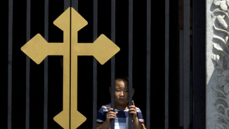 China's Christians Defend Church, Sing Hymns amid 'Barbaric' Government Persecution