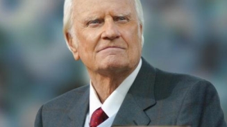 Billy Graham Releases 'Heaven' Message, Encourages Christians to Make 'Every Minute Count'