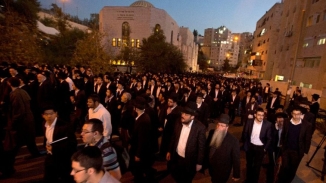 Jewish, Christian Worshipers Return to Synagogue; Israel Vows Harsh Response