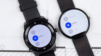 Moto 360 vs LG G Watch R Review: Compare Specs, Price and Opinions