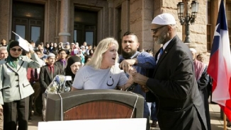 Christian Activist Christine Weick Disrupts Muslim Rally in Texas to Proclaim Name of Jesus, Denounce Islam