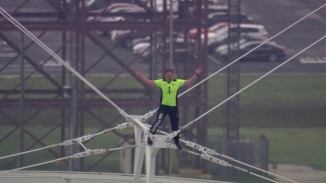 Christian Stuntman Nik Wallenda Successfully Conquers 400-Foot Spinning Orlando Eye After Praying With Family