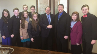 '19 Kids and Counting's Jim Bob, Michelle Duggar Endorse Mike Huckabee for President: 'He Will Help Get Our Nation Back On Track'