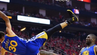 Stephen Curry Falls Down Hard in Warriors vs. Rockets Game 4, Expects to Make Full Return in Game 5