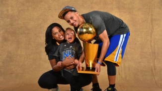 Stephen Curry's Daughter Riley and Pregnant Wife Ayesha Steal Spotlight During Warriors' Championship Parade (Pictures)