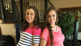 '19 Kids and Counting' Update: Duggar Family Asks For Prayers for Josh's Pregnant Wife Anna, Who Is Past Her Due Date