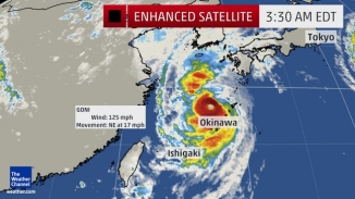 Goni Batters Japan as Typhoon Kills 10 People in Northern Philippines