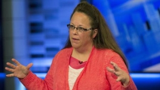 Pope Francis' Support for Kentucky Clerk Kim Davis Sharply Divides American Public