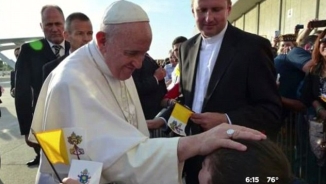 Wheelchair-Bound Little Girl Believes She Will Walk Again After 'Miracle' Blessing from Pope Francis: 'If You Believe and Pray Anything Can Happen'