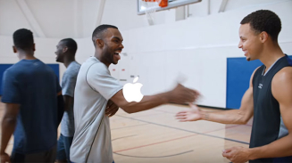 New iPhone Ads Feature ‘Hey Siri’ With Steph Curry and Jamie Foxx