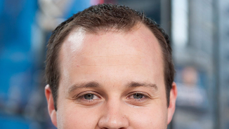 Josh Duggar Flexes Muscles on Ashley Madison Profile Pics, Lists Sexual Preferences