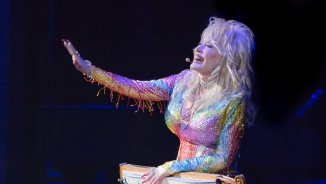 Dolly Parton's True Life 'Coat of Many Colors' Movie Spotlights Faith in God, Blessings From Rags to Riches