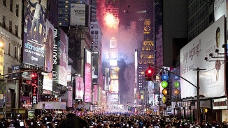 Watch New York New Year's Eve 2016 Times Square Ball Drop & Fireworks Online Live Stream, TV Channels & Schedule, Best Viewing Spots