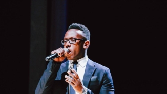 'The Voice' 2016 New Contestant Brian Nhira Sings 'Jesus Loves Me' a Cappella In Blind Auditions