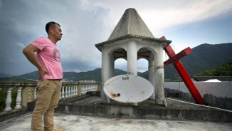 Dozens of Christians Injured As Chinese Officials Remove More Crosses from Zhejiang Churches