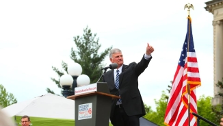 Franklin Graham Congratulates Donald Trump, But Warns Those Who Don't Put God in Equation Will 'Ultimately Fail'