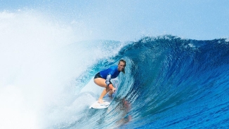 Christian Shark Attack Survivor Bethany Hamilton Beats World's Best Surfers in Fiji Competition 