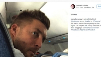 Tim Tebow Leads Prayers, Helps Family on Delta Flight During Medical Emergency