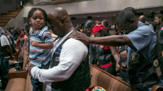 Dallas Residents Look to Church for Comfort, Reconciliation Following Police Deaths, Racial Tension 