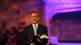 Megachurch Pastor Robert Jeffress Warns the 'Majority' of People are Going to Hell 