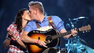 Rory Feek Can't Bring Himself To Order Headstone for Joey Feek's Grave, Perform Onstage 