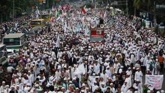 Thousands of Islamic Hardliners Protest Indonesia’s Christian Governor For Allegedly Insulting Islam