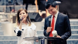 City Harvest Church Pastor Kong Hee Hands Out Bottles of Olive Oil to Anoint the Sick